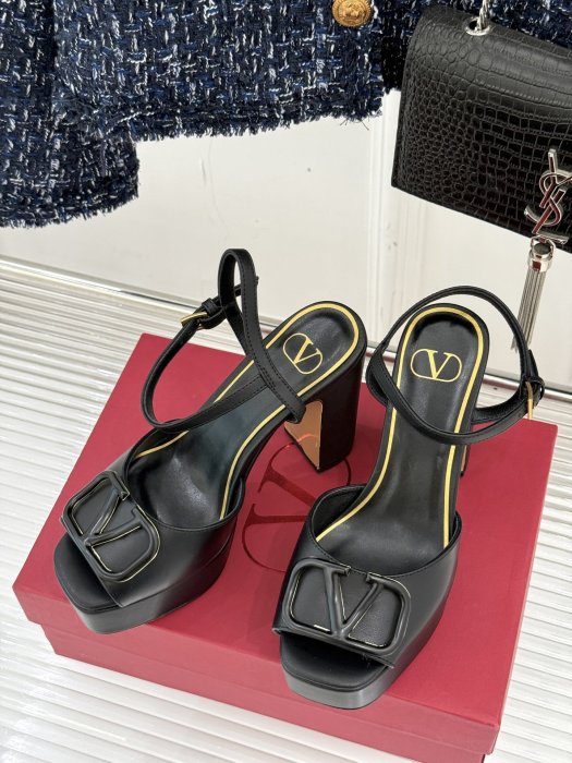 Sandals фото 2