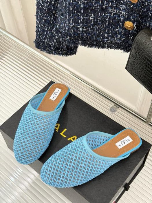 Шлепанцы женские фото 5