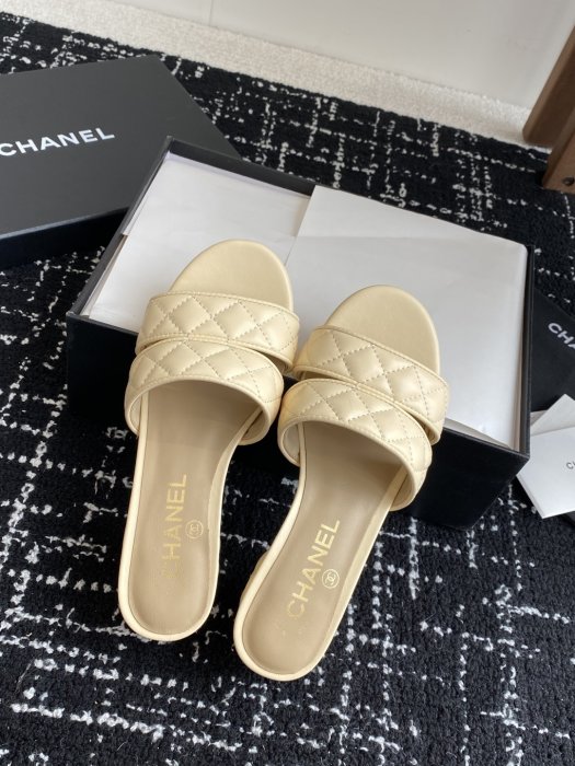 Шлепанцы женские фото 4