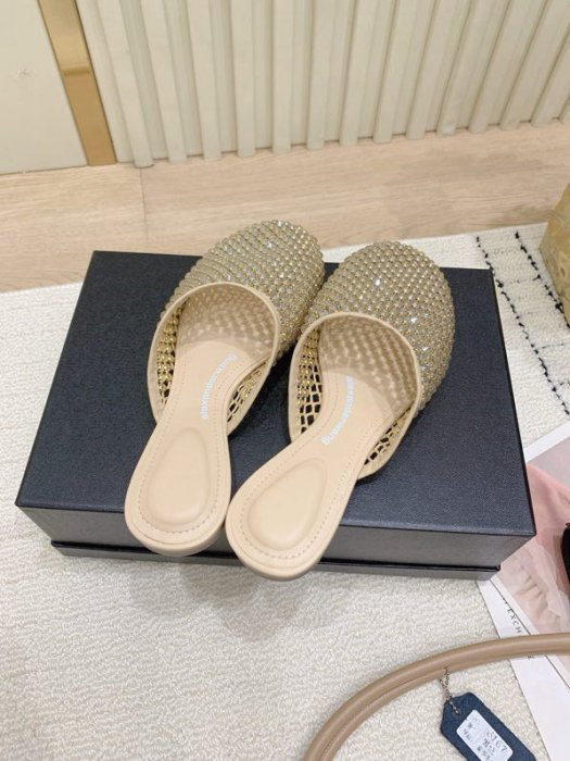 Шлепанцы женские фото 5