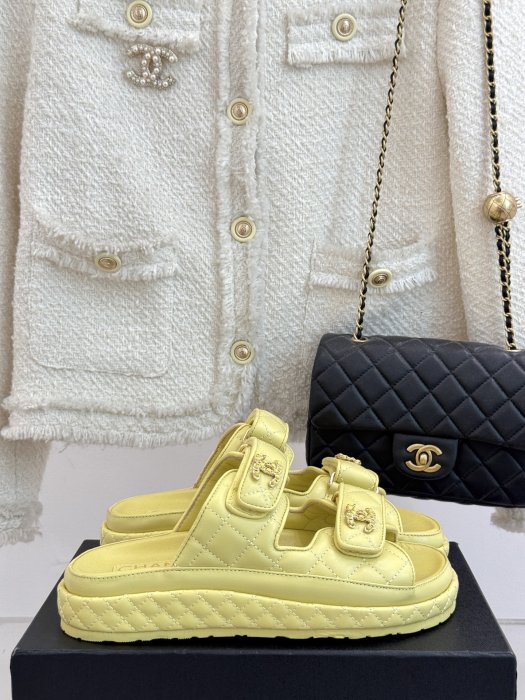 Шлепанцы женские