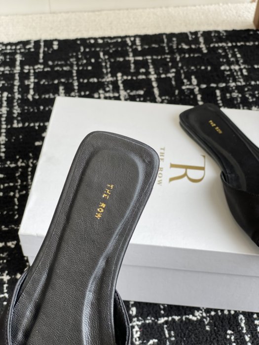 Шлепанцы женские фото 8