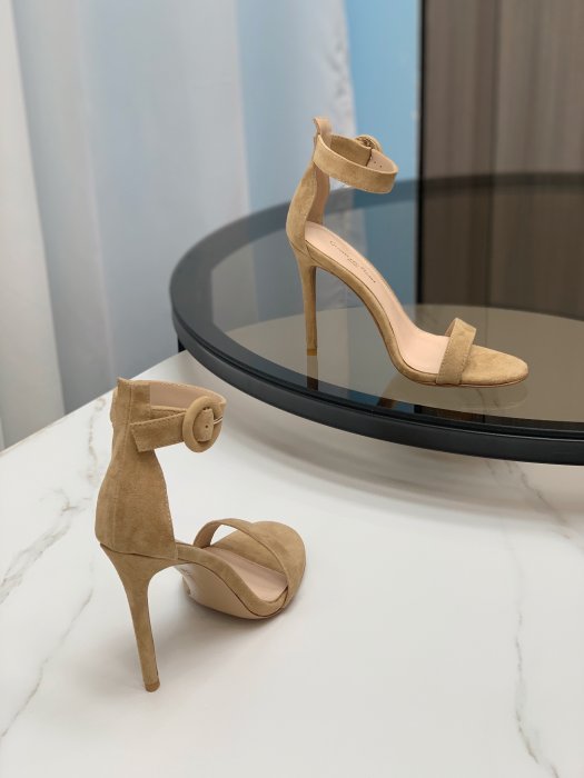 Босоножки фото 5