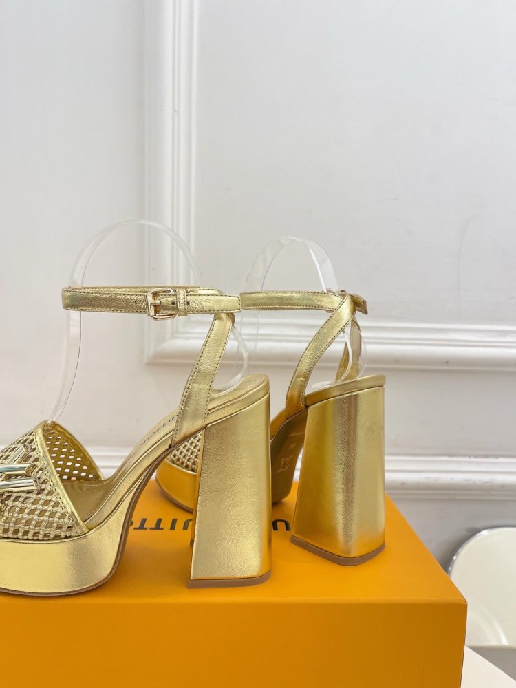 Босоножки фото 7