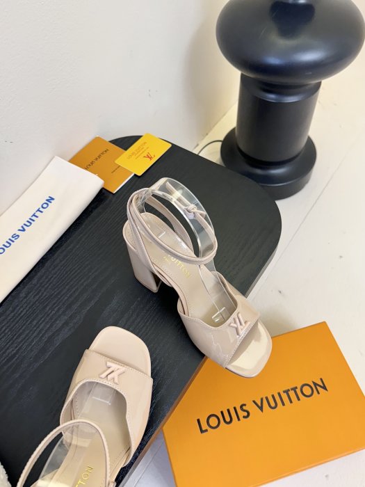 Босоножки фото 4