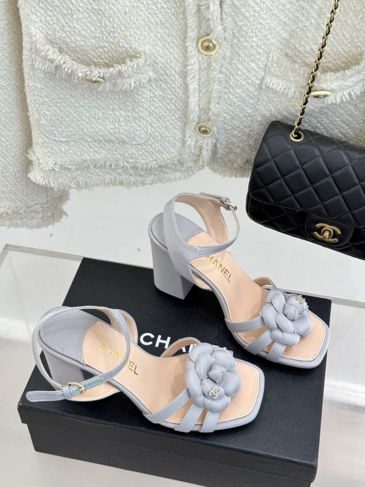 Босоножки фото 3