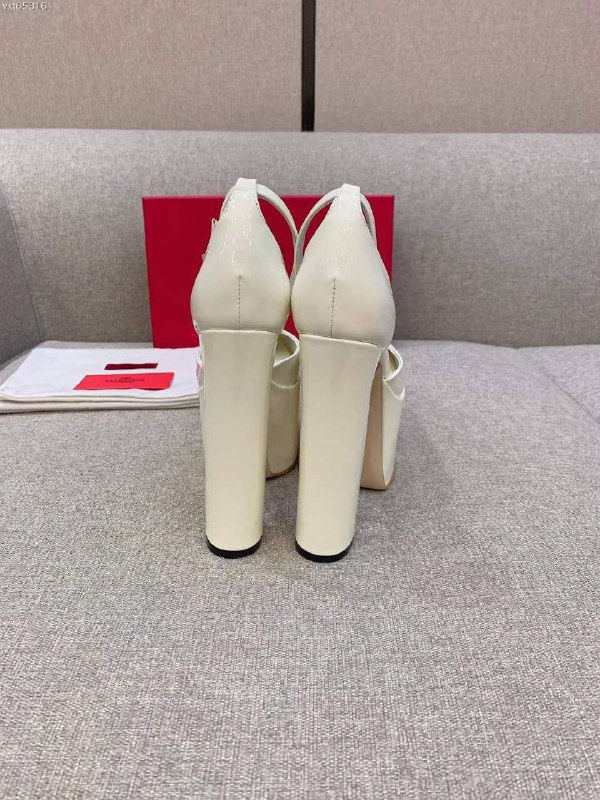 Туфли женские на высоком квадратном каблуке белые фото 8