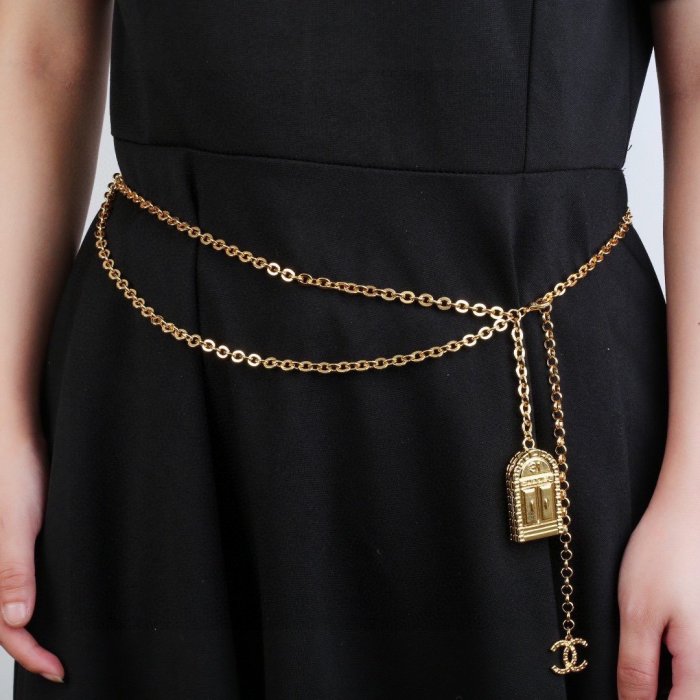 Chain on waist