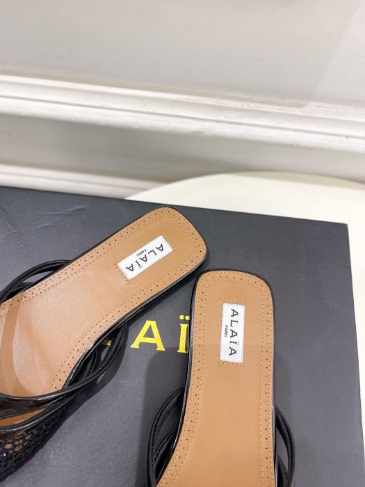 Шлепанцы женские фото 8