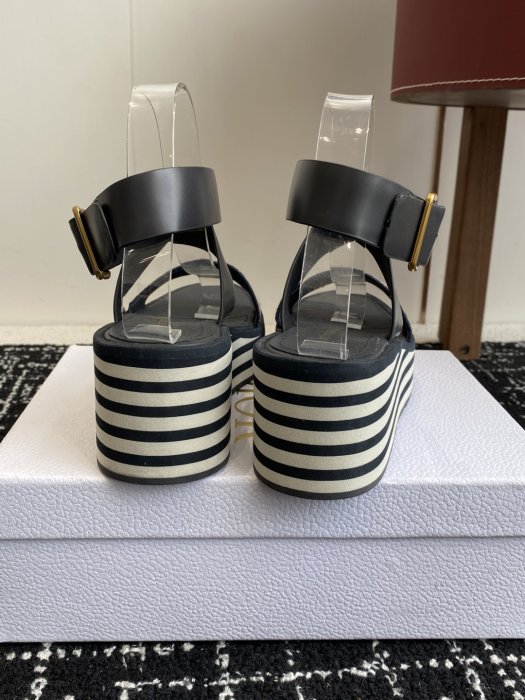 Босоножки фото 8