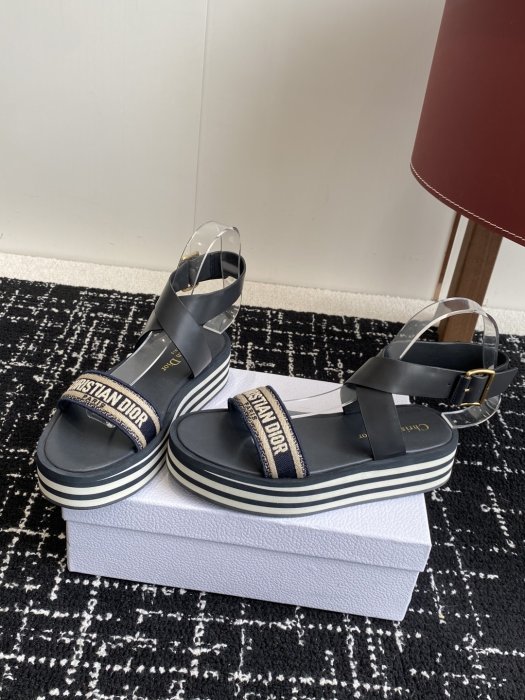 Босоножки фото 3