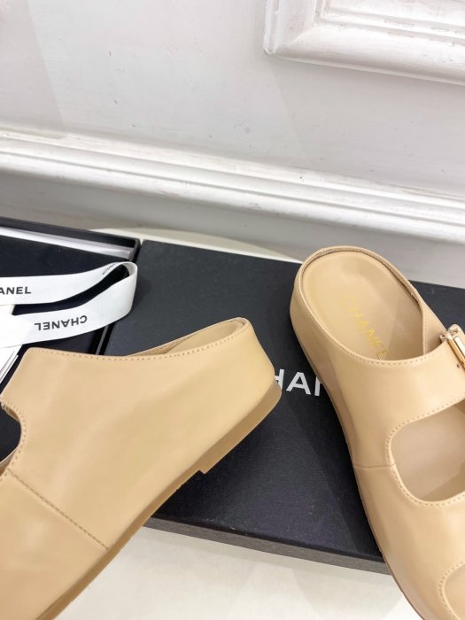 Шлепанцы женские фото 6