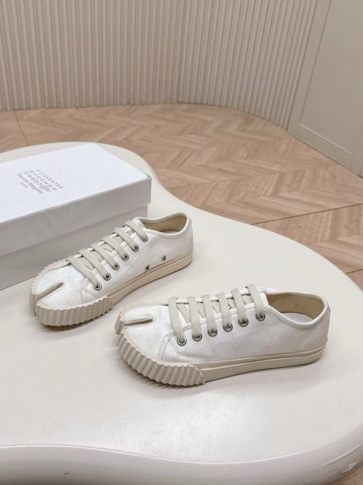 Кеди жіночі з роздвоєним носком фото 2