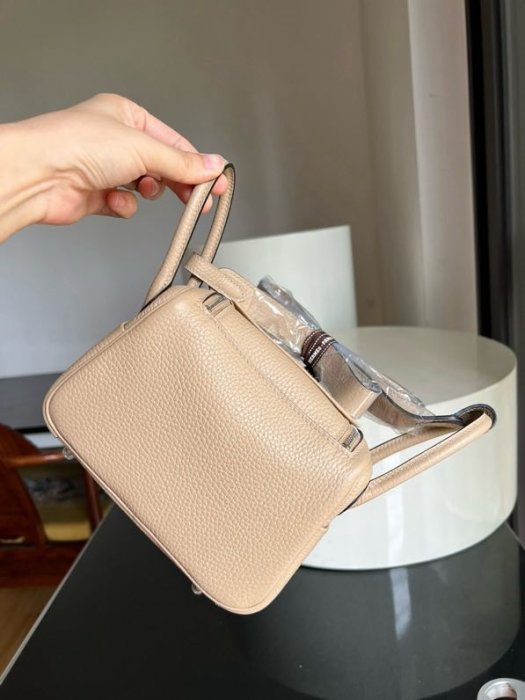 A bag women's Hermes Mini Lindy 19 cm фото 6