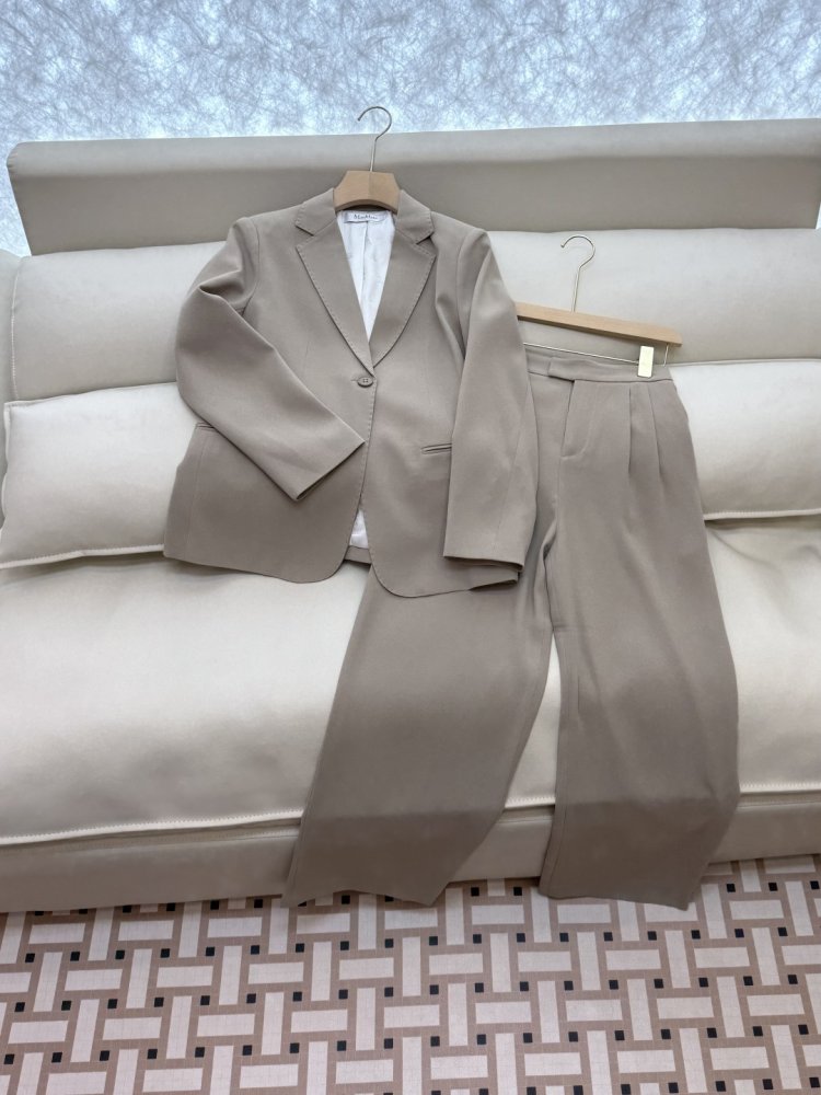 Costume female фото 3