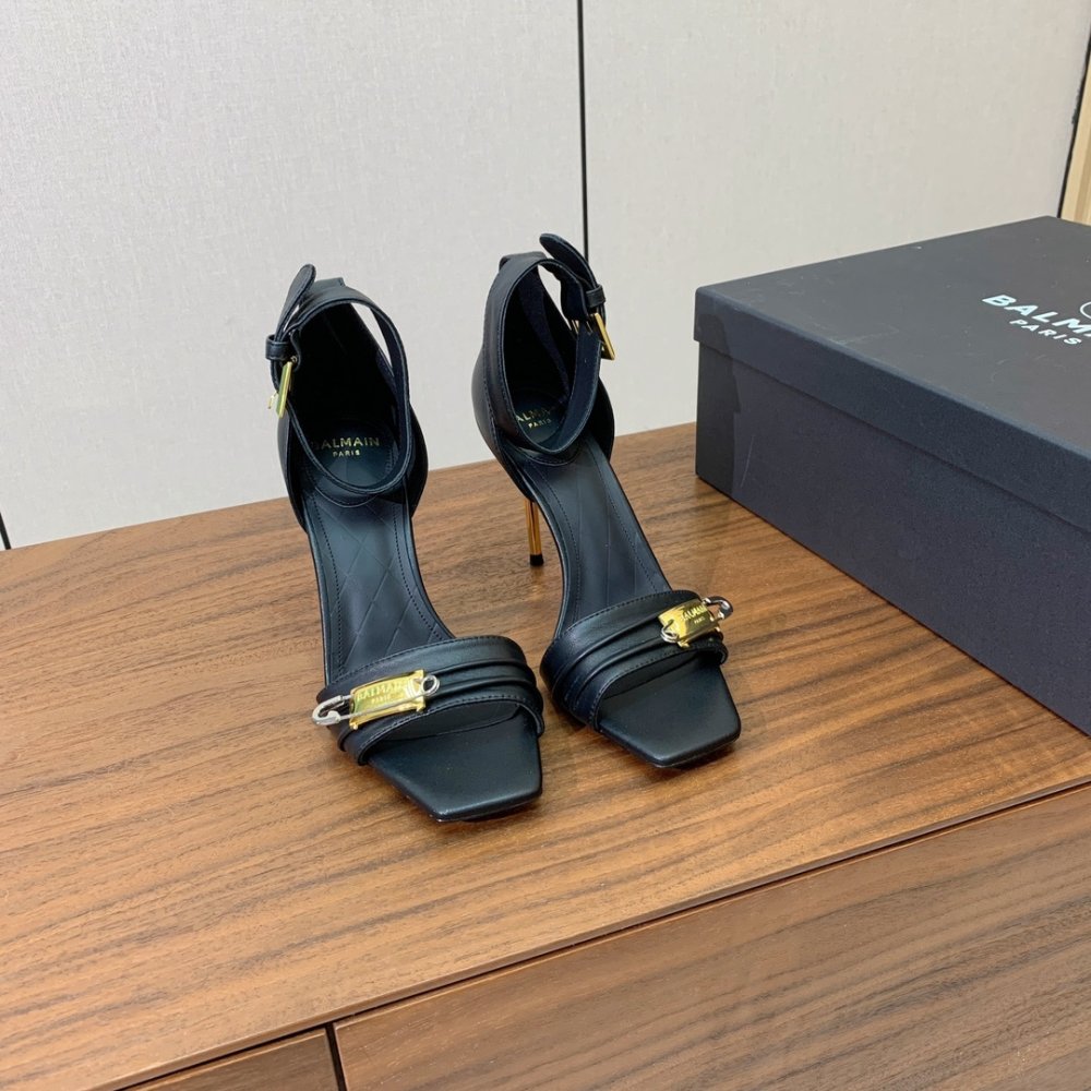 Босоножки фото 5