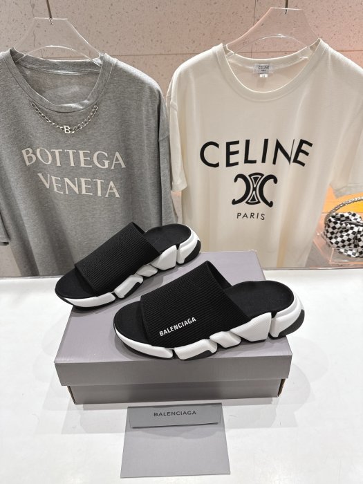 Шлепанцы женские фото 3