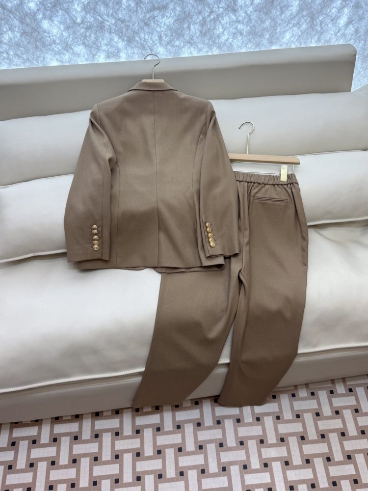 Костюм жіночий фото 4