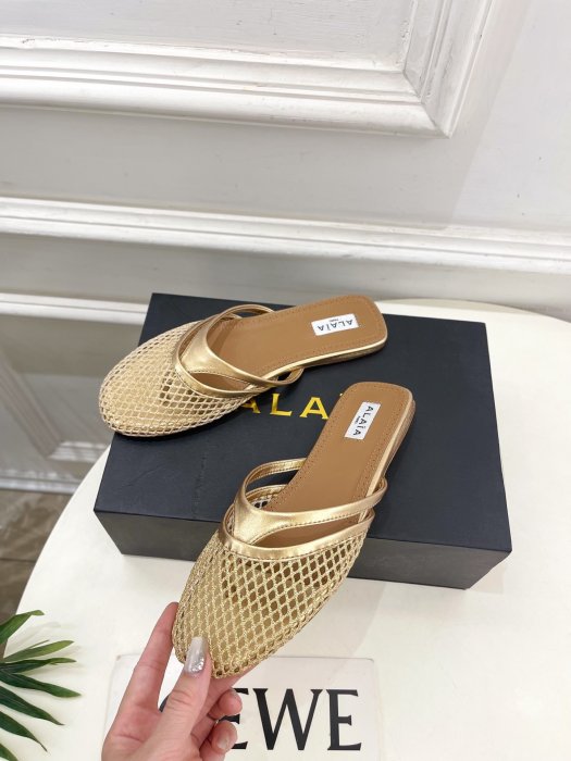 Шлепанцы женские фото 3