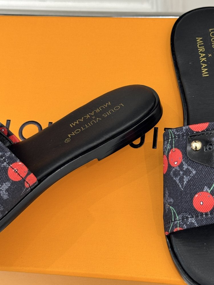 Шлепанцы женские фото 6