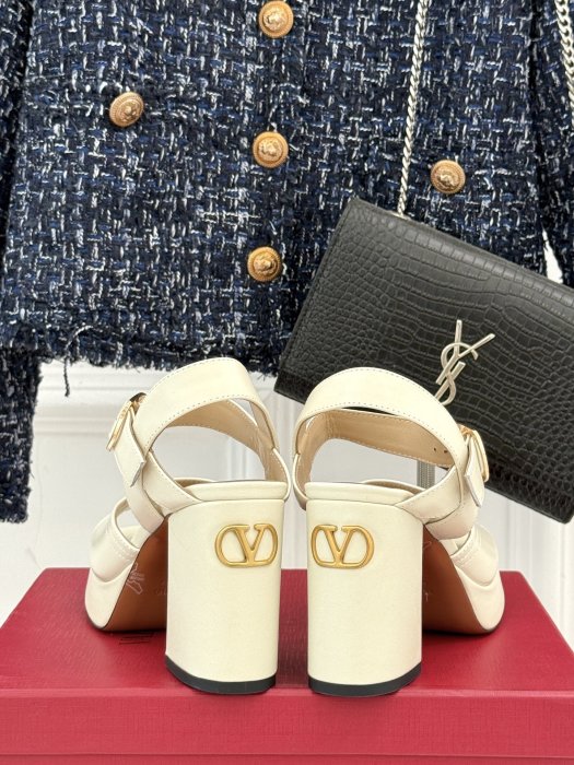 Босоножки фото 6