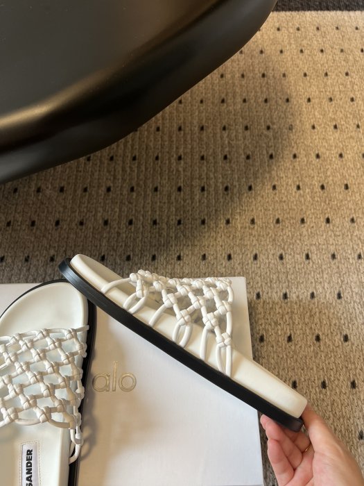 Шльопанці жіночі фото 6