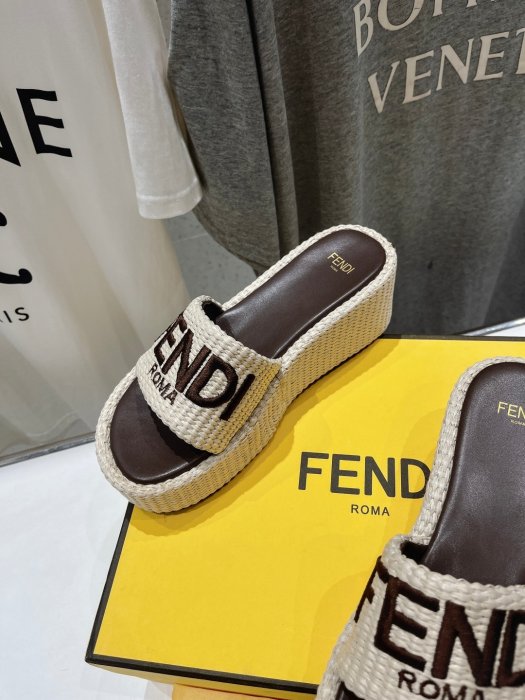 Шлепанцы фото 5