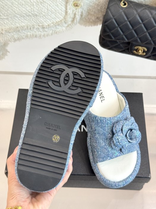 Шлепанцы женские фото 9