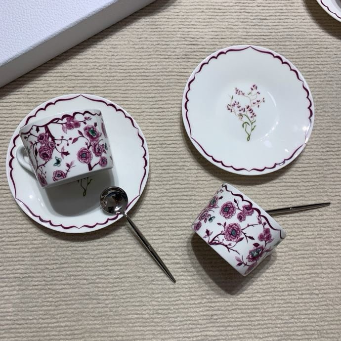 Tea service of bone porcelain фото 7