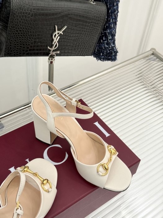 Босоножки фото 5