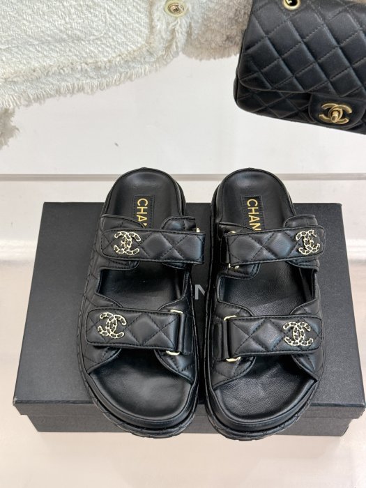 Шлепанцы женские фото 4