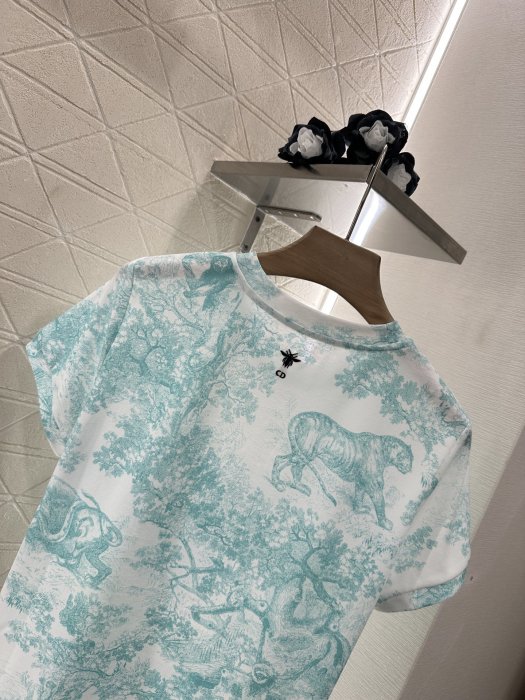 T-shirt women's фото 4