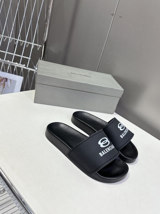 Шлепанцы фото 2