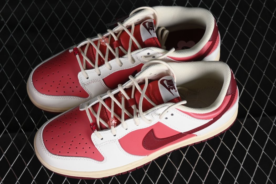 Кроссовки Dunk Low GS Valentine's Day фото 7