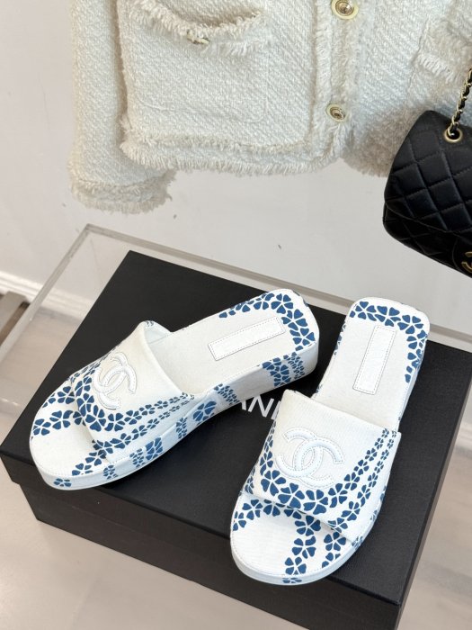 Шлепанцы женские фото 2