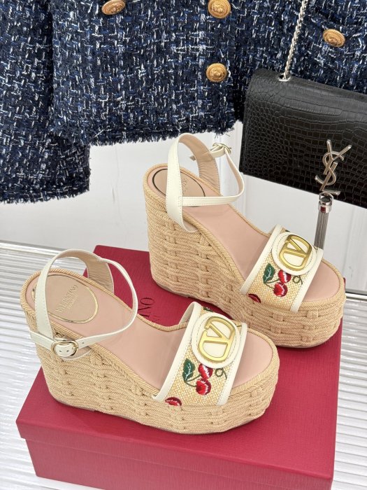 Босоножки фото 3