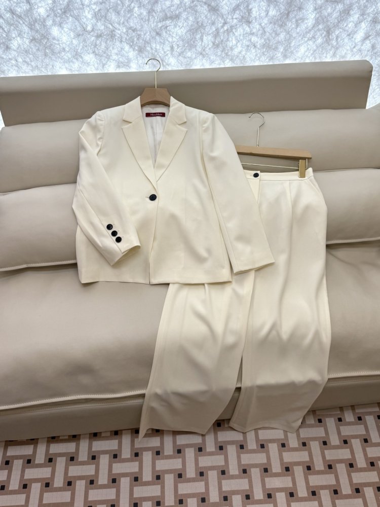 Костюм женский фото 3