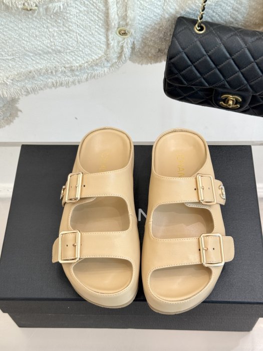 Шлепанцы женские фото 4