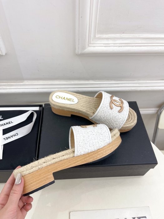 Шлепанцы женские фото 4