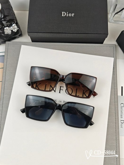 Очки солнцезащитные