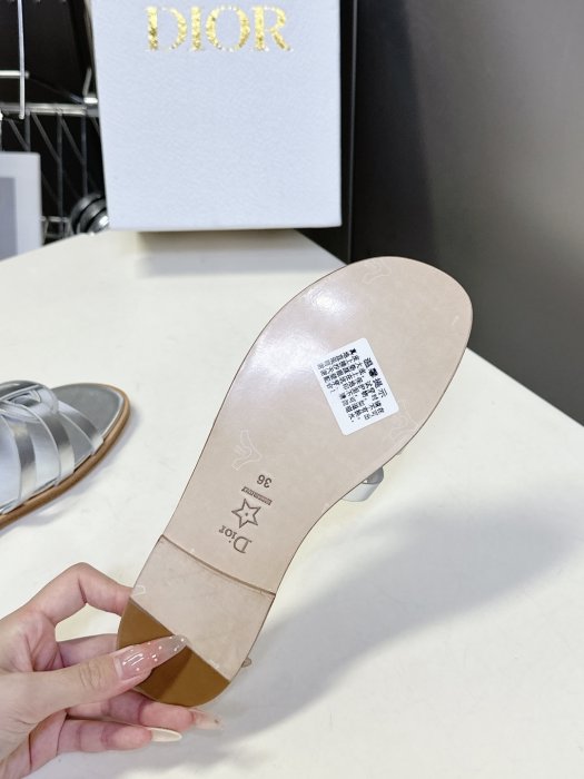 Шлепанцы женские фото 9