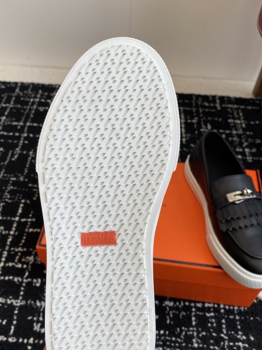 Лоферы кожаные женские фото 9