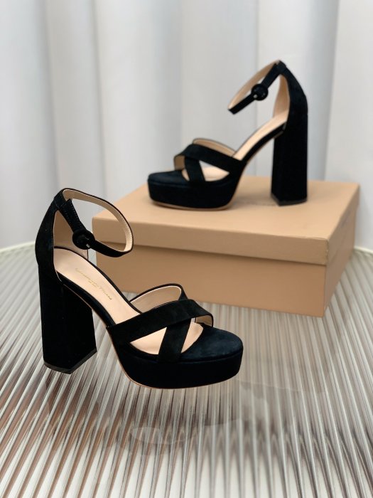 Босоножки фото 3