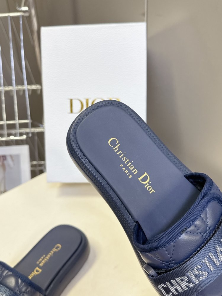 Шльопанці жіночі фото 8