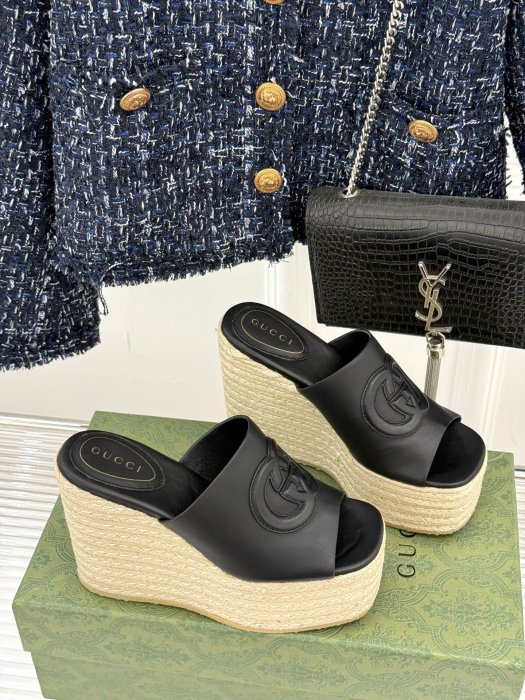 Босоножки фото 3