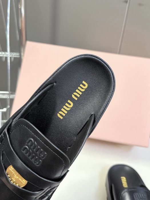 Шлепанцы женские фото 8