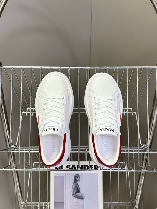 Кроссовки женские фото 6