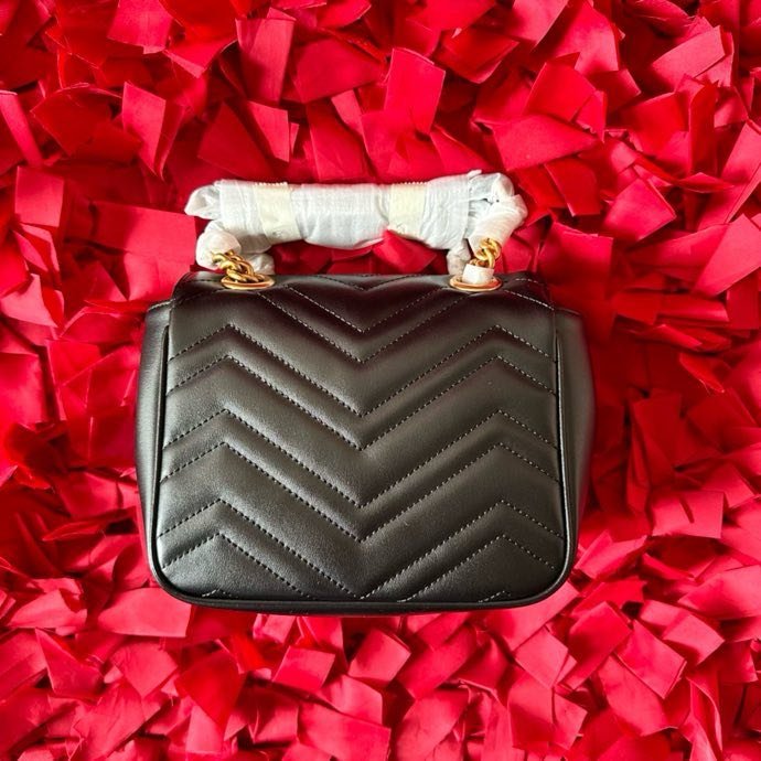 A bag mini women's GG Marmont at black skin 18 cm фото 3
