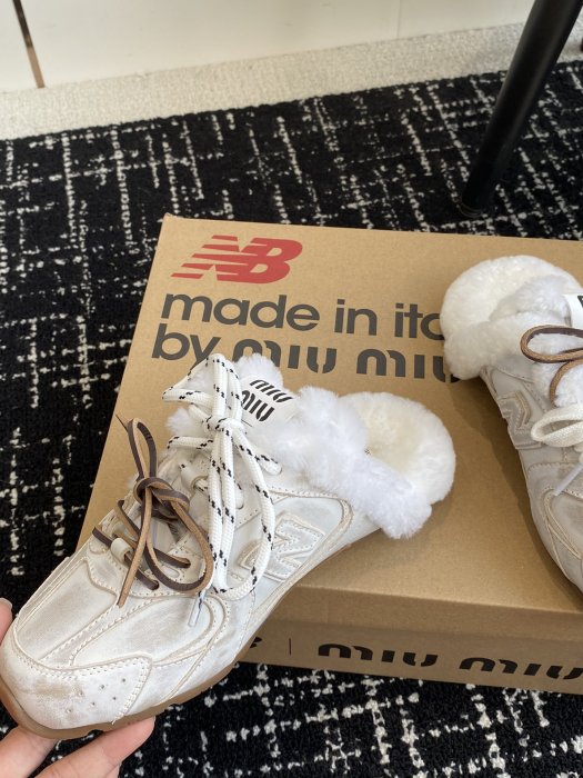 Sneakers мюли on fur women's Miu Miu x New Balance 530 фото 6