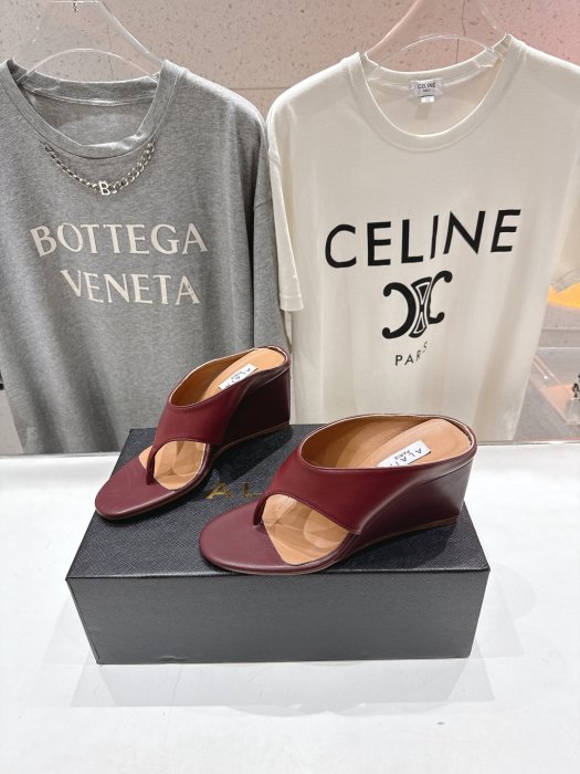 Босоножки фото 3